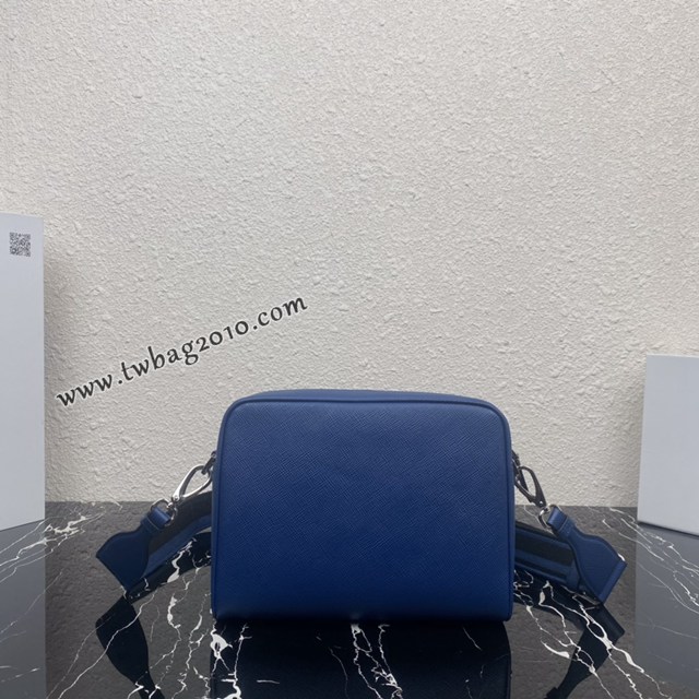 Prada專櫃新款刺繡織帶男斜跨包 2VH152 普拉達Saffiano皮革時尚男士單肩包 csp1305